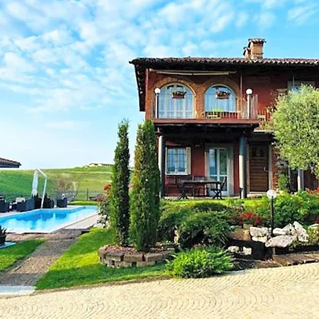 Hotel Red Wine 4*