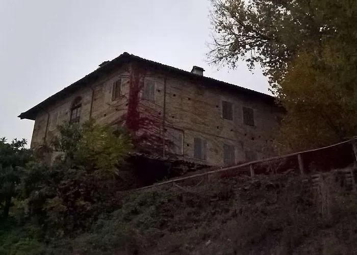 Red Wine Hotel La Morra